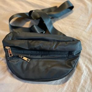 Black Fannypack